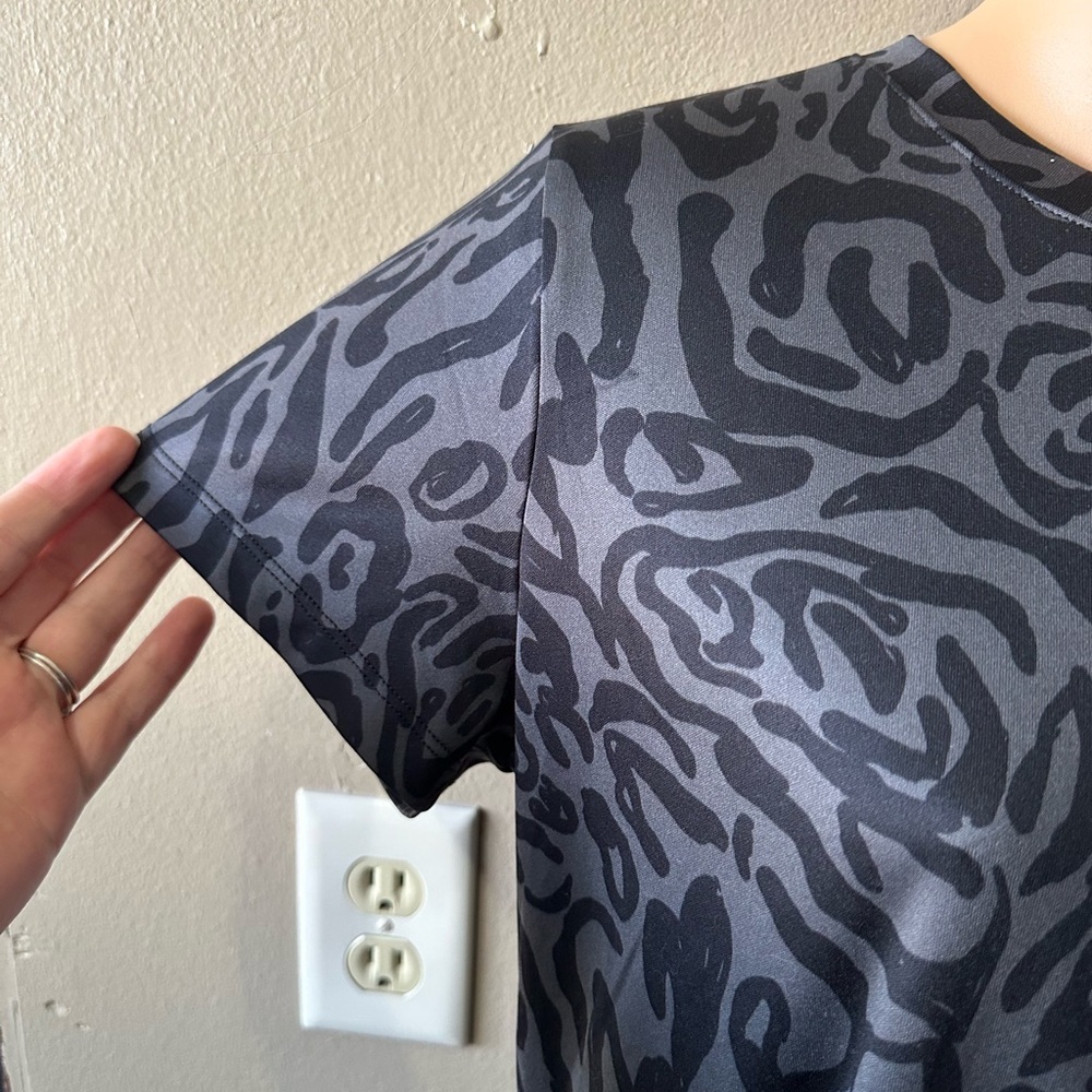 Under Armour Women's Black and Dark Gray Animal Print Short Sleeve Tee - Picture 3 of 8